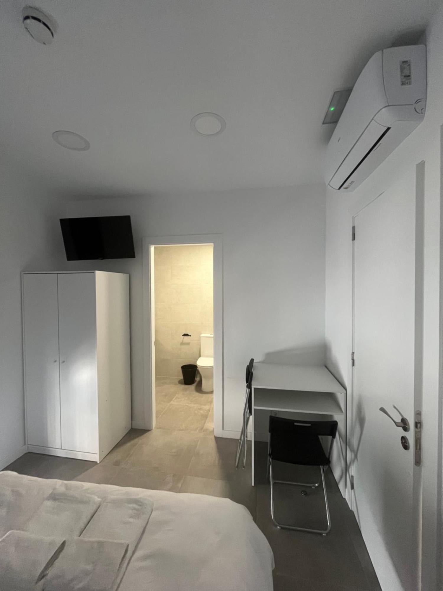 Hostal La Masia 曼雷沙 外观 照片