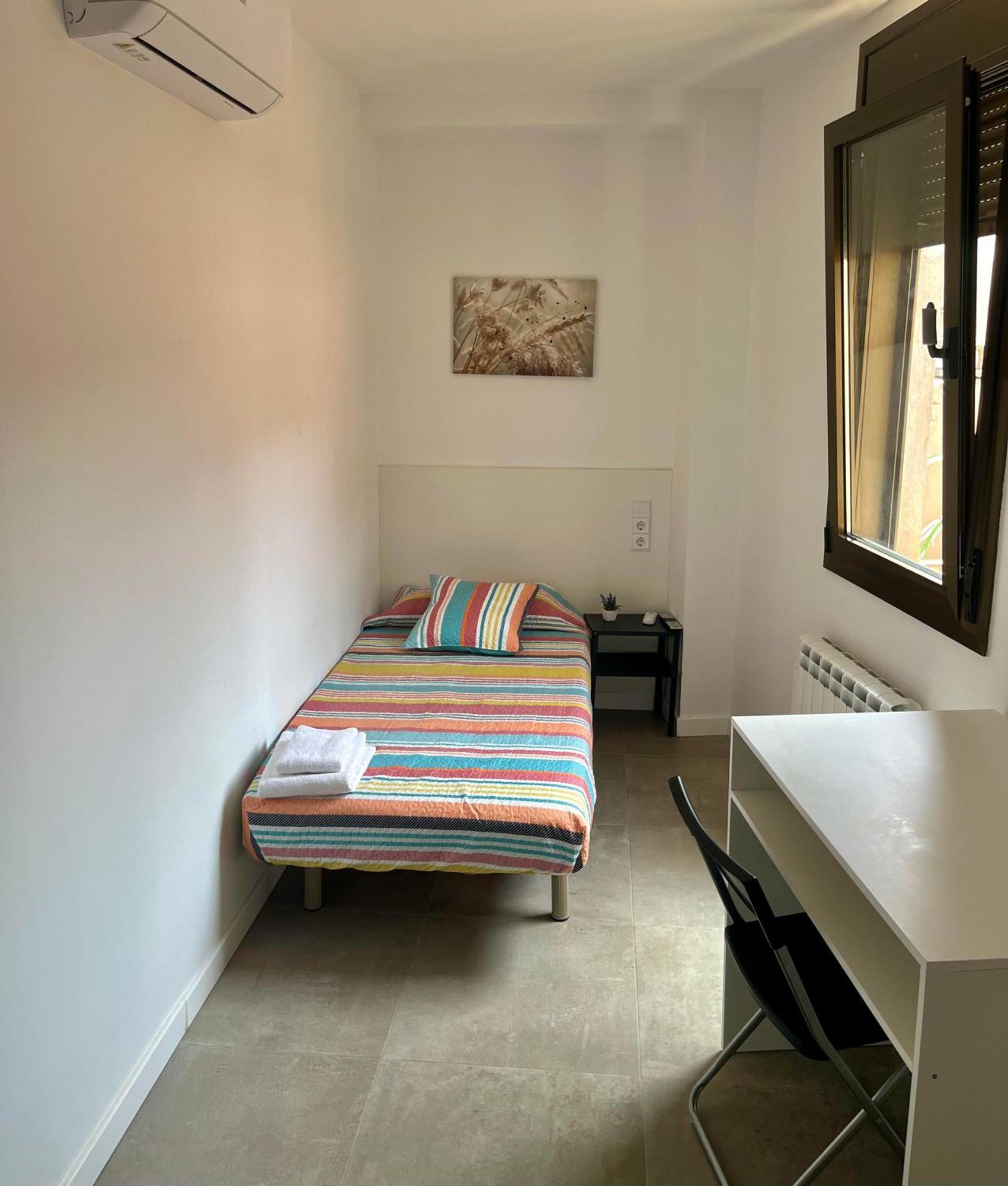 Hostal La Masia 曼雷沙 外观 照片