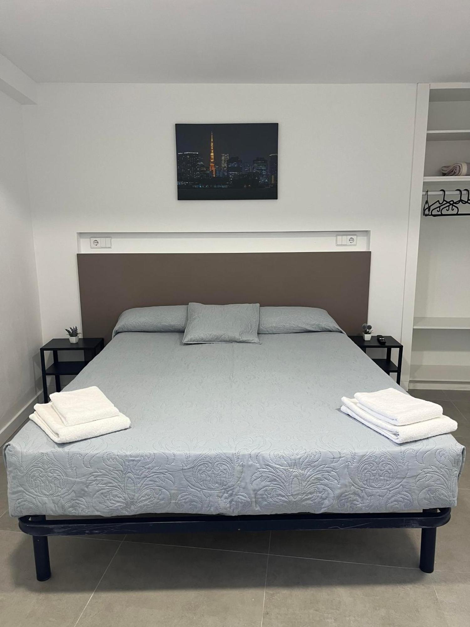 Hostal La Masia 曼雷沙 外观 照片