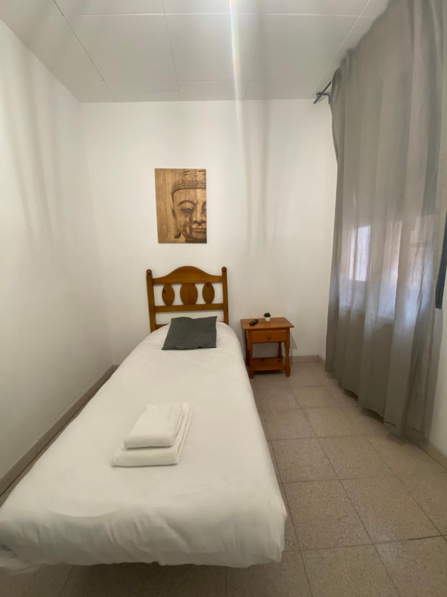 Hostal La Masia 曼雷沙 外观 照片