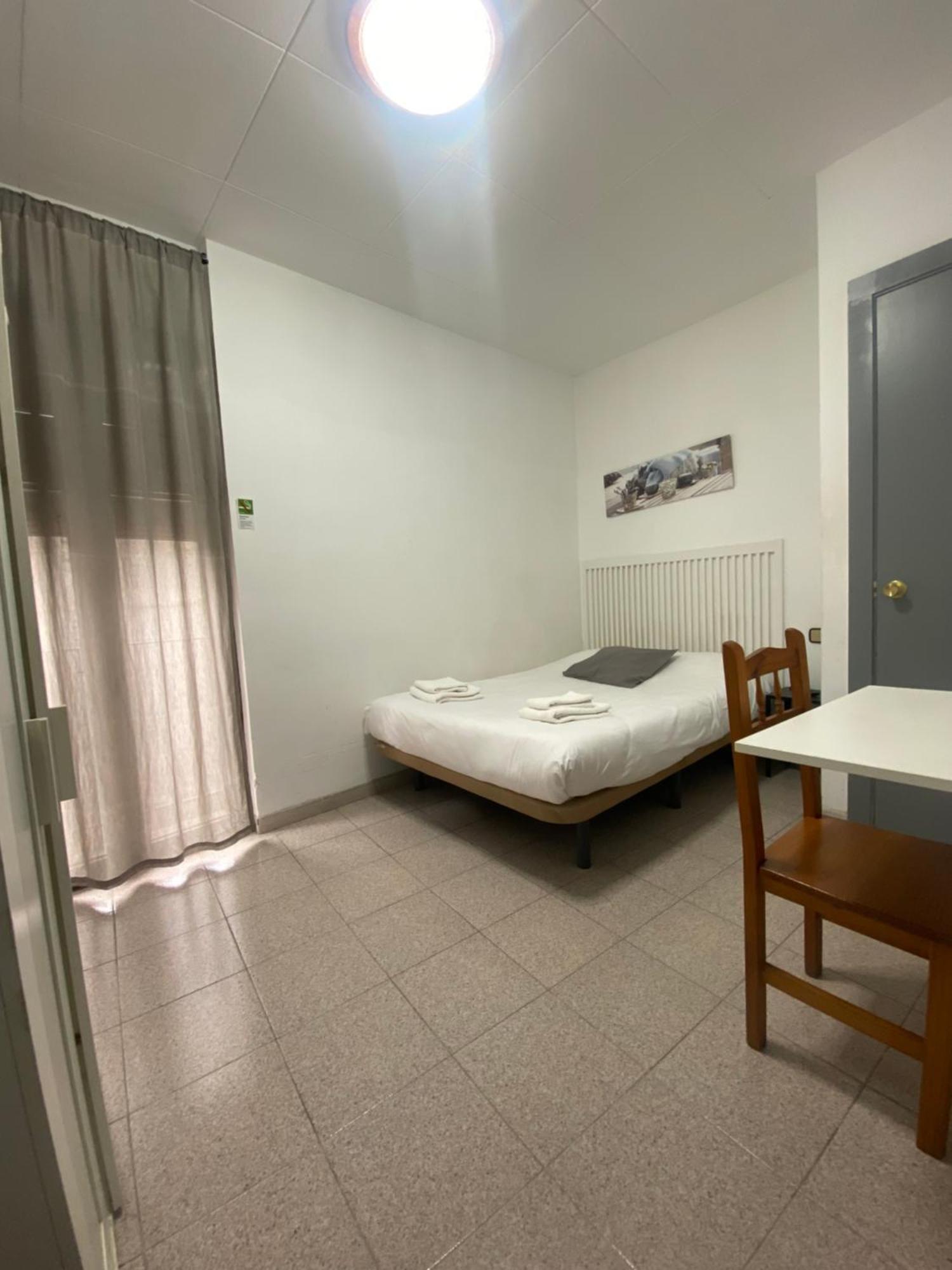 Hostal La Masia 曼雷沙 外观 照片