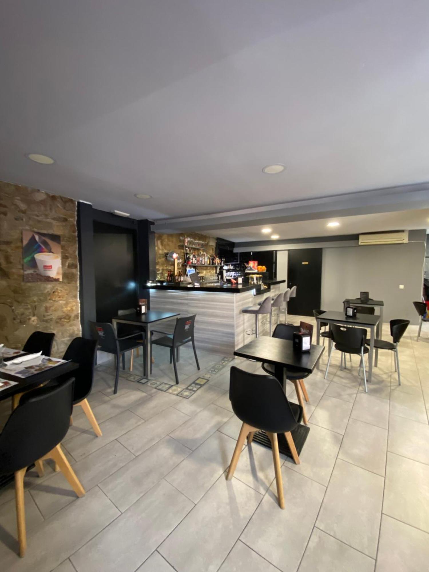 Hostal La Masia 曼雷沙 外观 照片